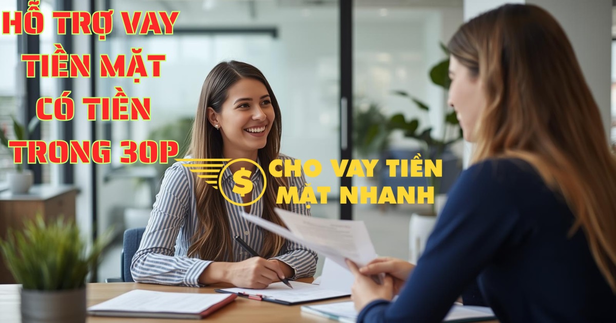 Chuyên viên hỗ trợ thủ tục vay nhanh tiền mặt giải ngân nhanh trong 30 phút làm việc cho khách hàng.