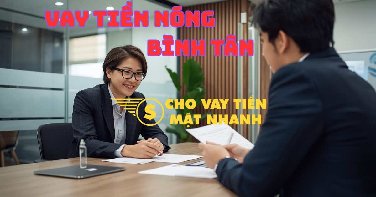 Khách hàng ký hợp đồng – Bước cuối cùng để nhận vay tiền Quận Bình Tân an toàn.