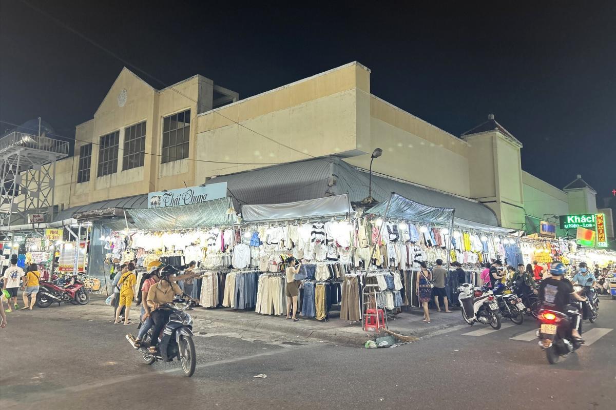 Vay tiền Gò Vấp nhanh, hình ảnh chợ Hạnh Thông Tây